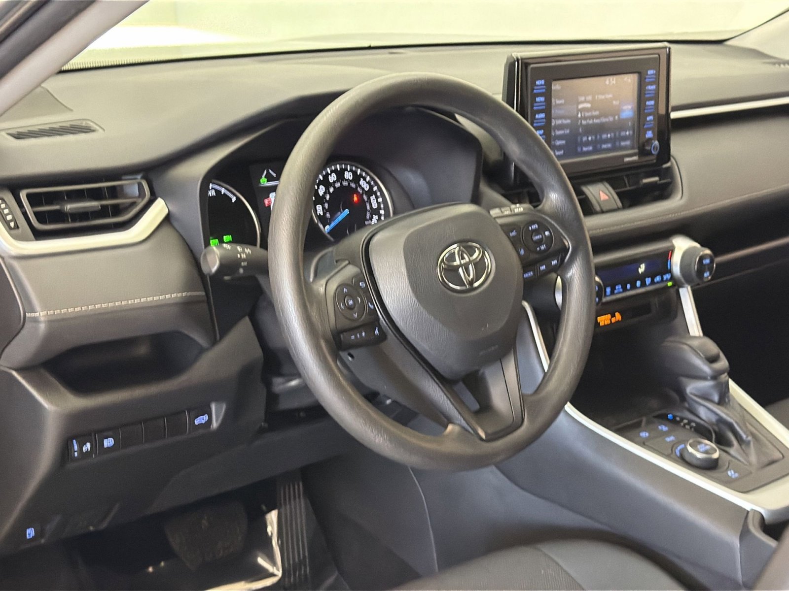Used 2022 Toyota RAV4 XLE w/ Convenience Package AWD/4WD image 17