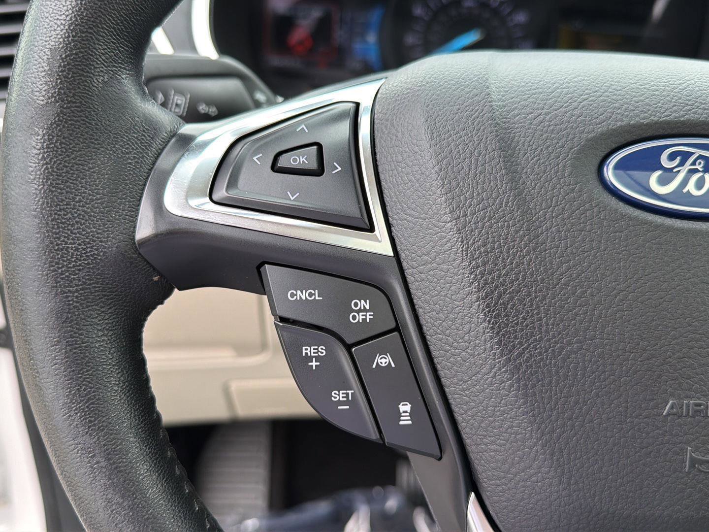 Used 2020 Ford Edge Titanium FWD image 21