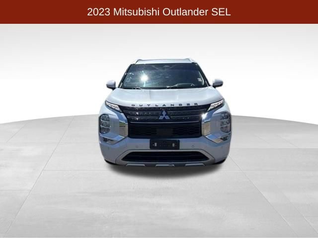 Used 2023 Mitsubishi Outlander SEL AWD/4WD image 2