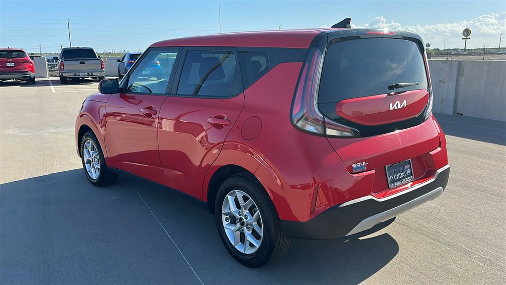 Used 2025 Kia Soul LX w/ LX Technology Package FWD image 10