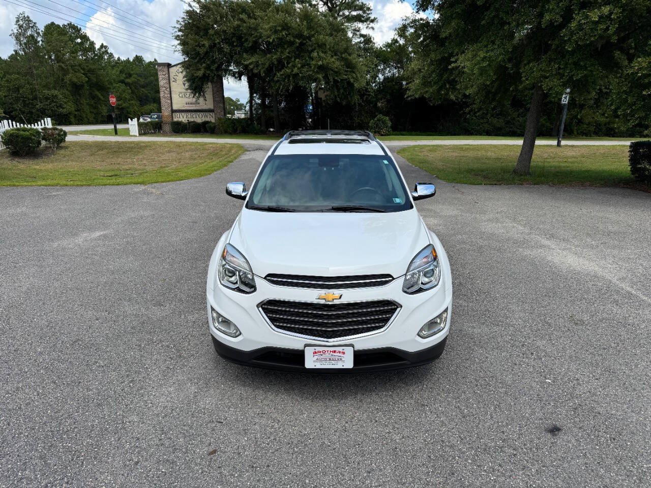 Used 2017 Chevrolet Equinox Premier w/ Enhanced Convenience Package AWD/4WD image 3