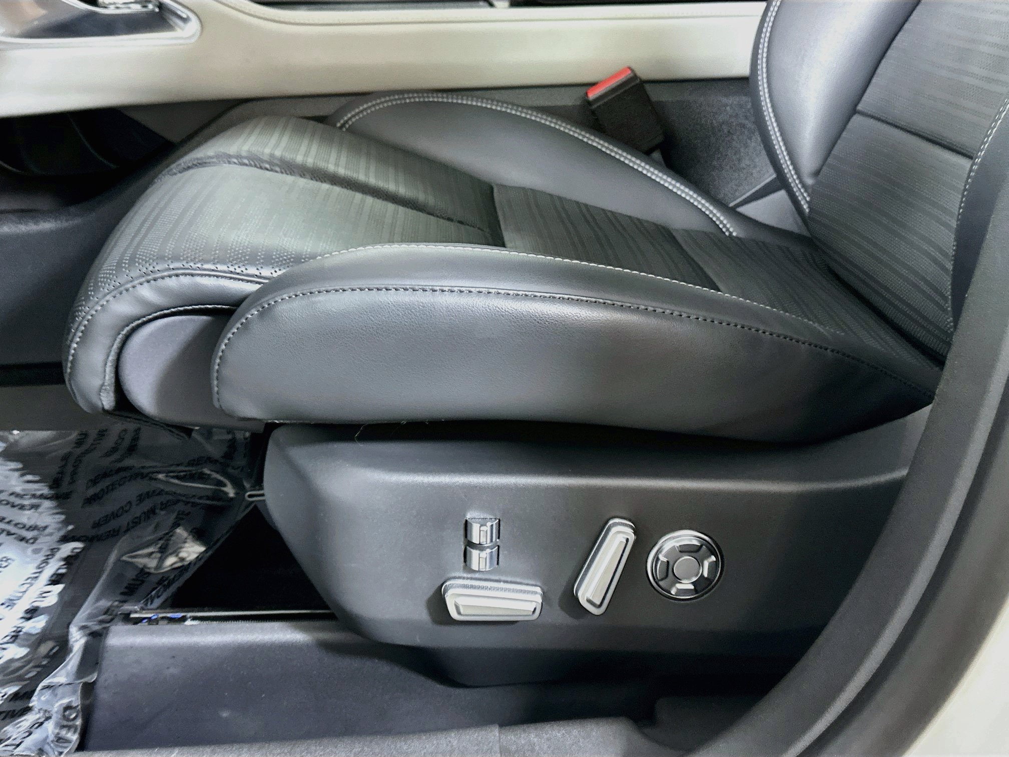 Used 2025 Lincoln Nautilus Reserve AWD/4WD image 19