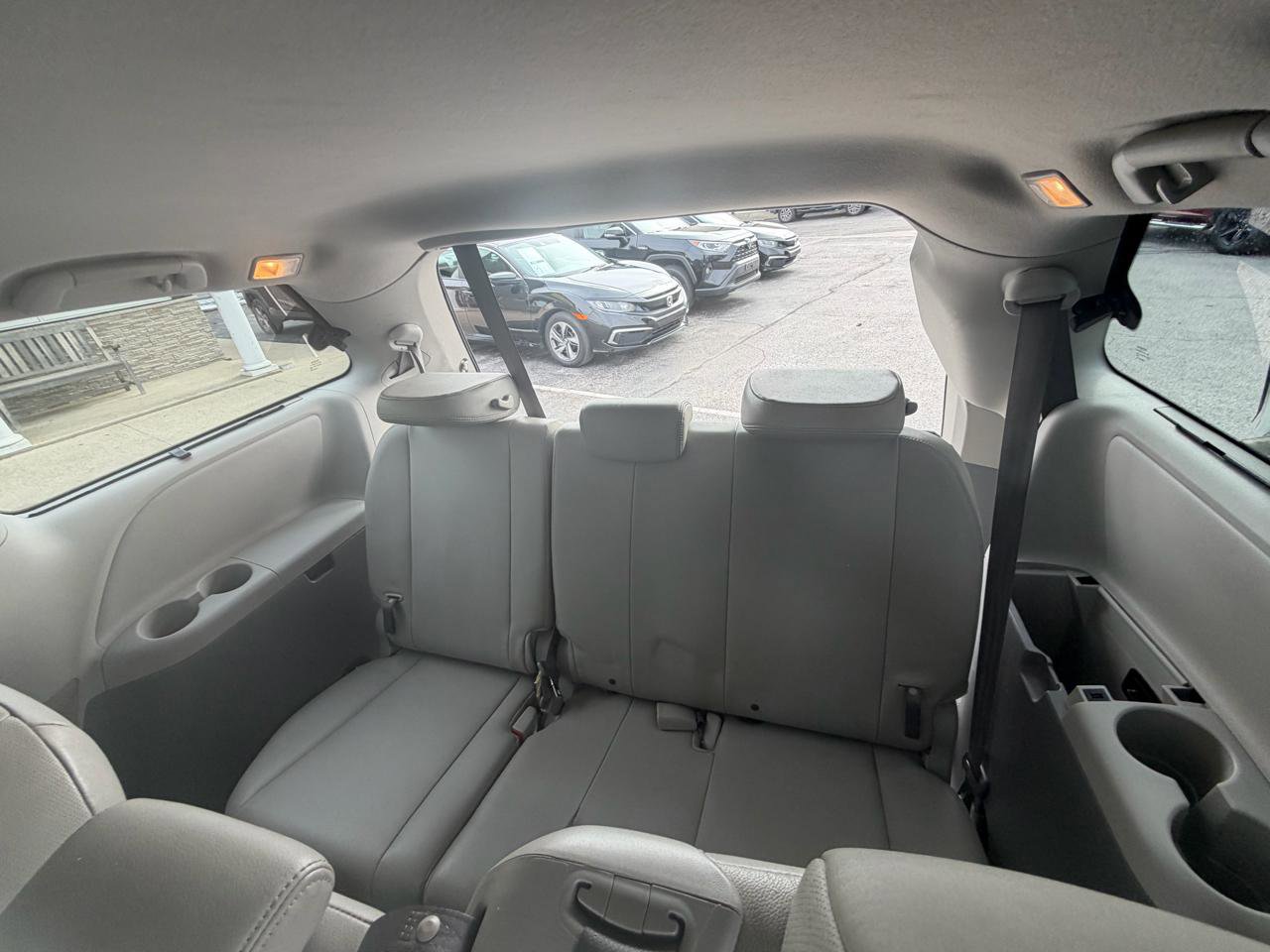Used 2012 Toyota Sienna XLE w/ Entertainment Pkg FWD image 11