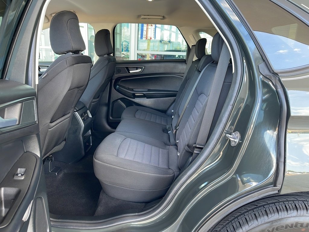 Certified 2024 Ford Edge SE w/ Black Appearance Package image 13