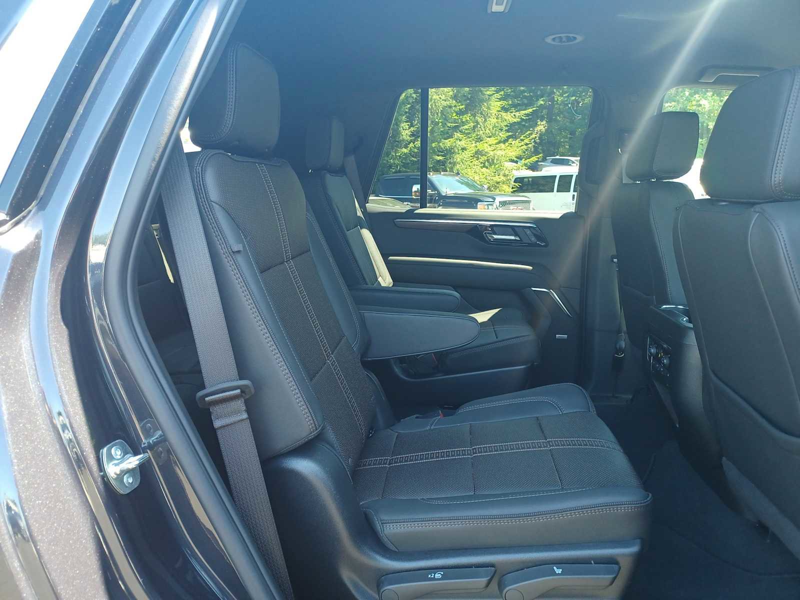 Used 2025 Chevrolet Tahoe High Country image 41