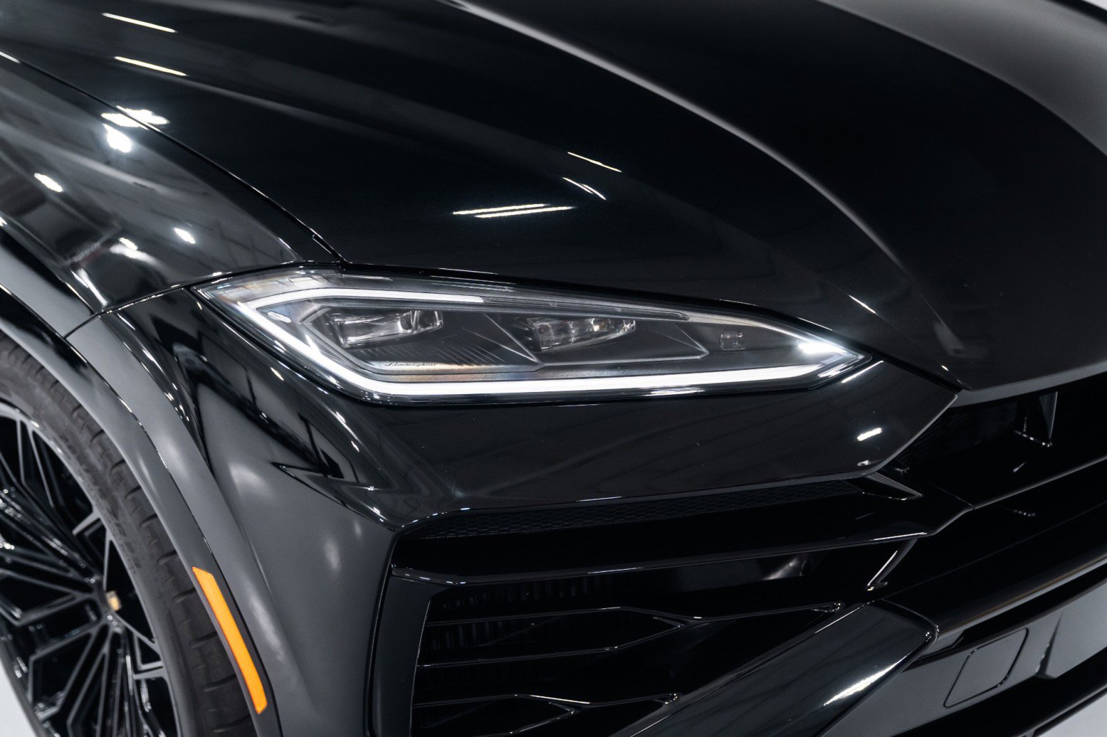 Used 2025 Lamborghini Urus SE image 28