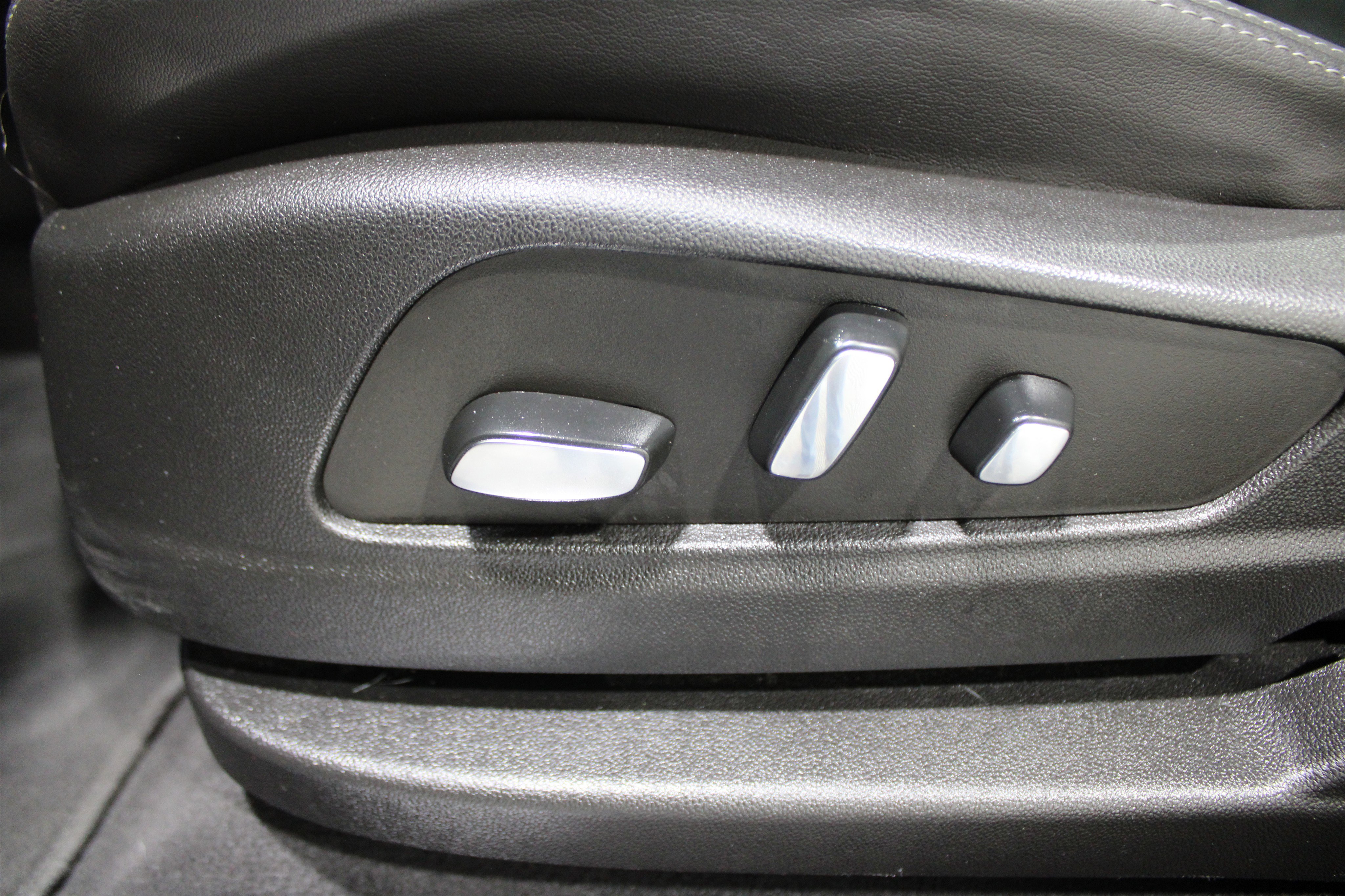 Certified 2023 Cadillac XT5 Premium Luxury image 4