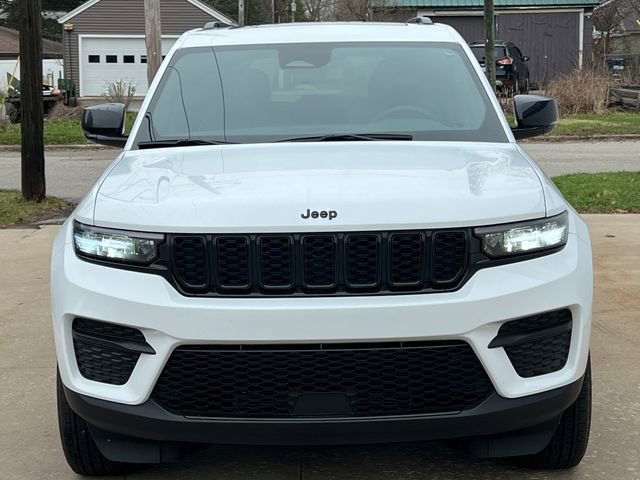 Used 2024 Jeep Grand Cherokee Altitude image 42