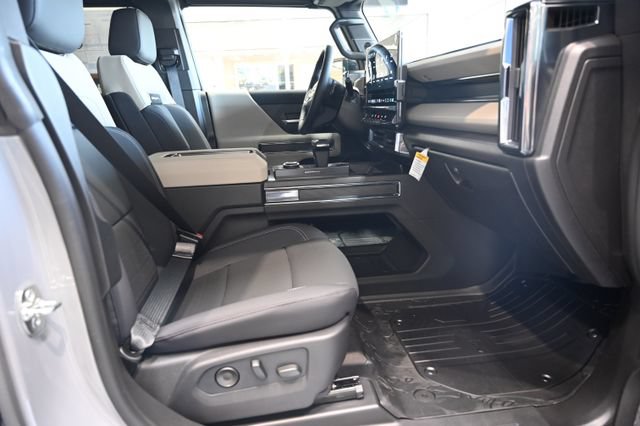 New 2026 GMC Hummer EV SUV w/ LPO, Dark Essentials Package AWD/4WD image 11