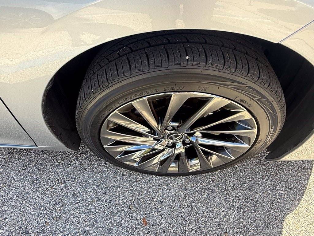 Used 2024 Lexus ES 300h w/ Technology Package FWD image 13