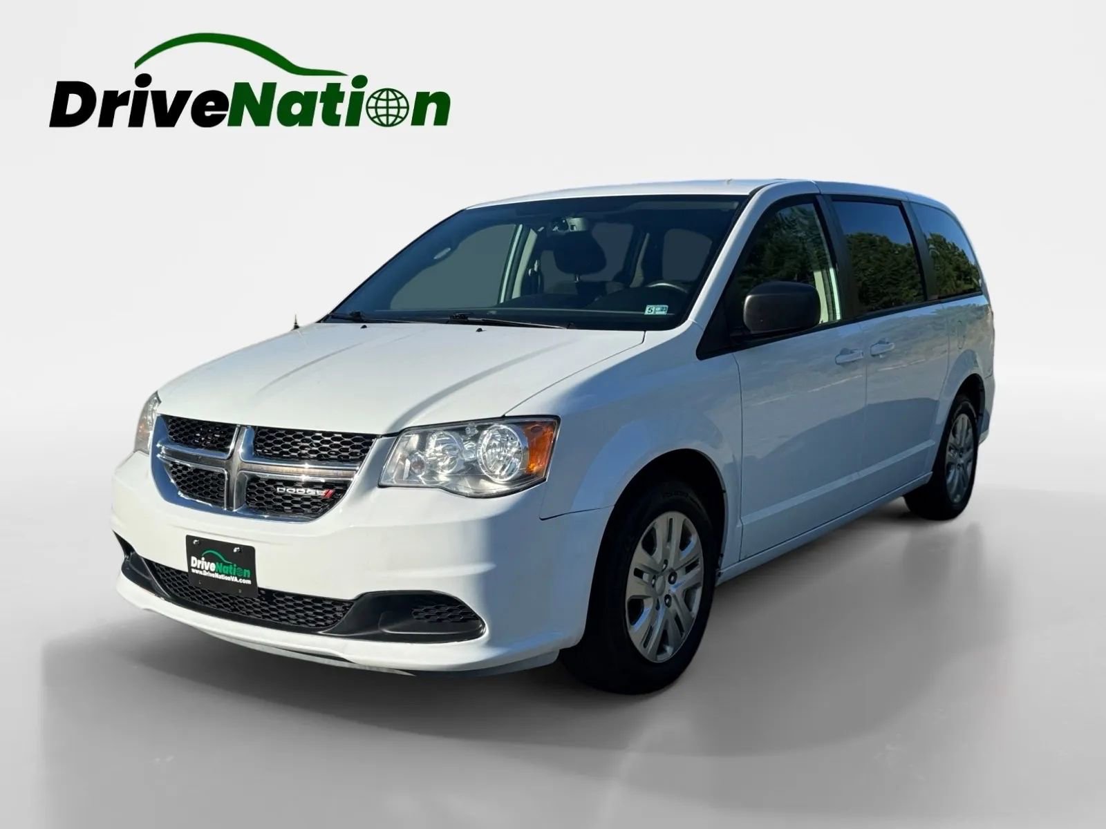 Used 2018 Dodge Grand Caravan SE w/ UConnect Hands-Free Group image 1
