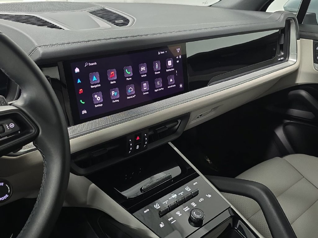 Certified 2024 Porsche Cayenne AWD/4WD image 15