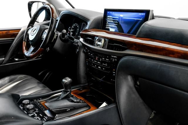 Used 2021 Lexus LX 570 4WD w/ Luxury Package image 23