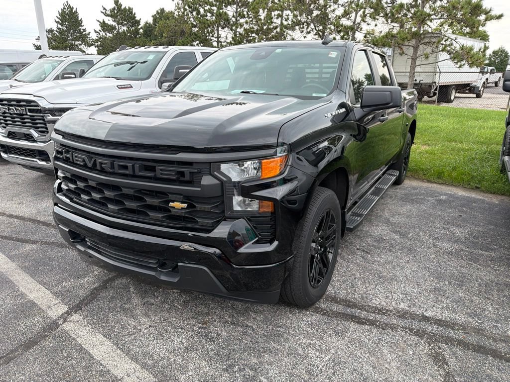 Used 2023 Chevrolet Silverado 1500 Custom AWD/4WD image 1