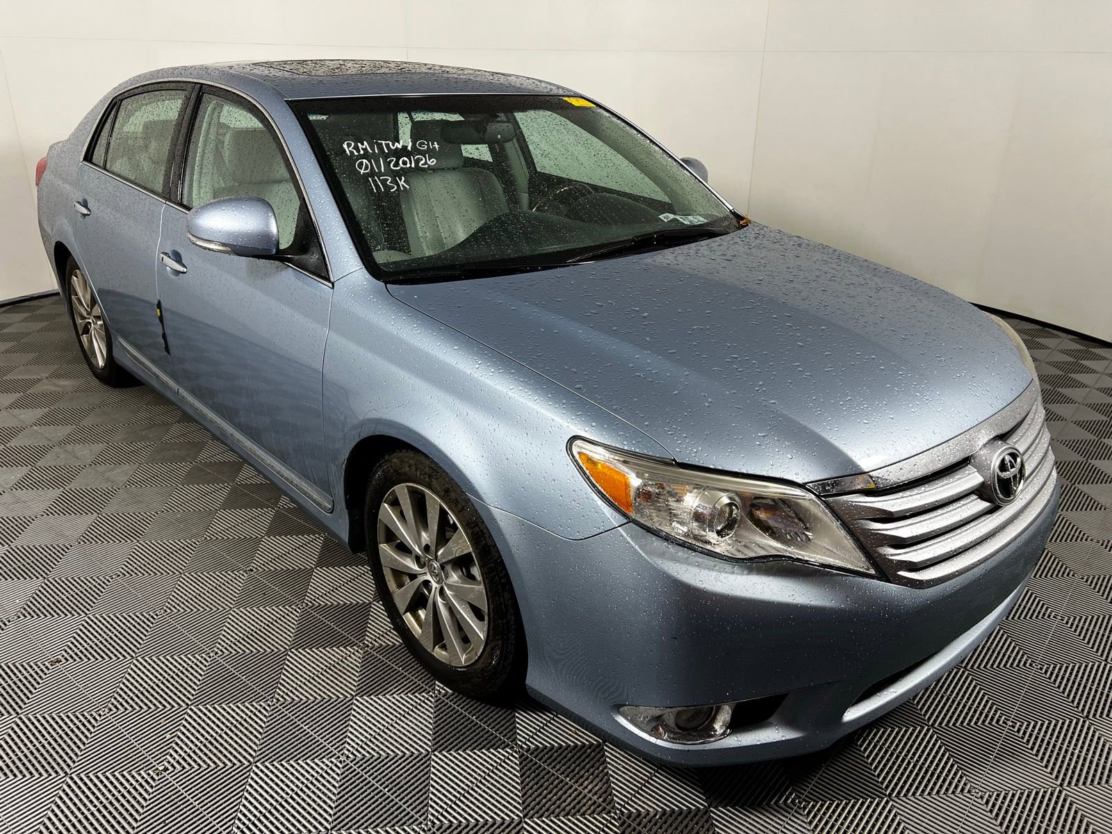 Used 2012 Toyota Avalon Limited image 3