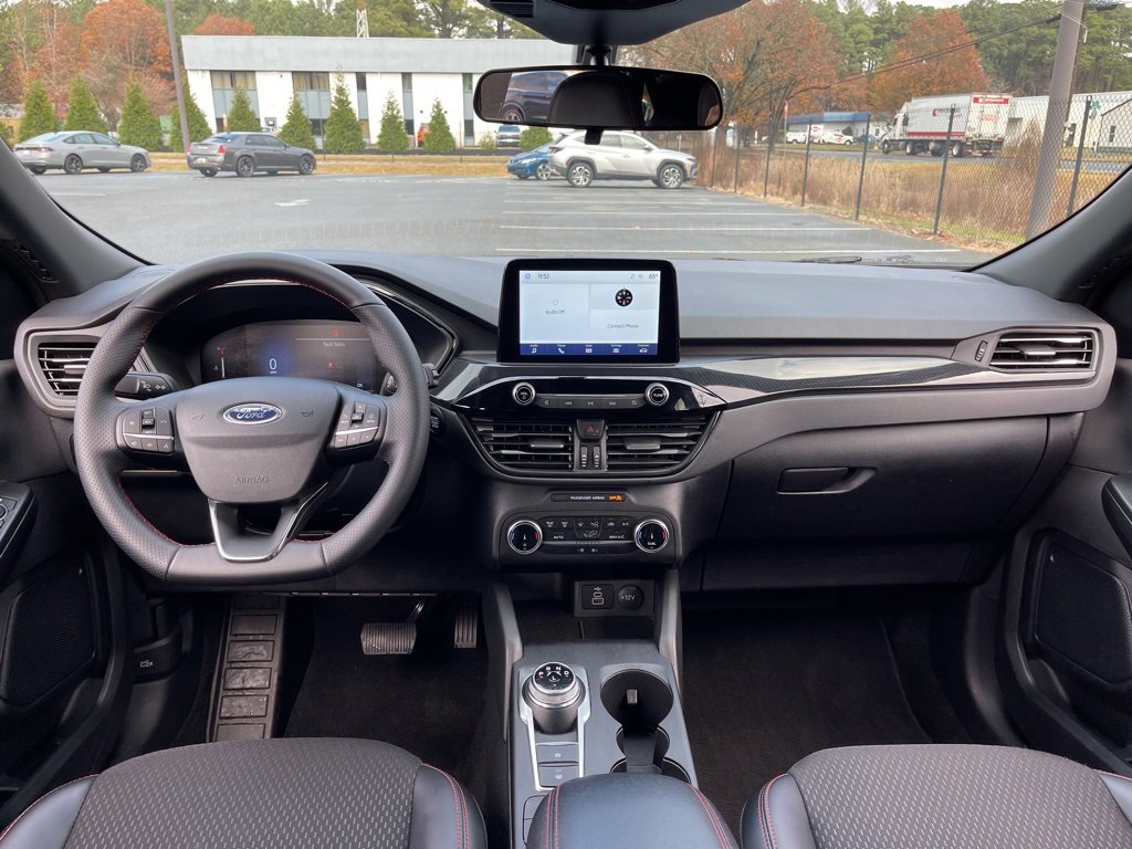 Used 2025 Ford Escape ST-Line image 12