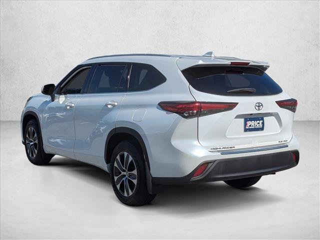 Used 2022 Toyota Highlander XLE AWD/4WD image 8