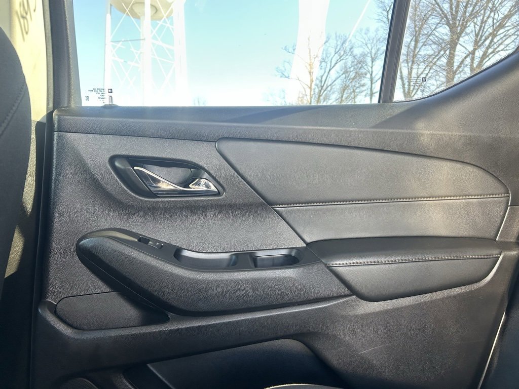 Used 2021 Chevrolet Traverse LS image 28