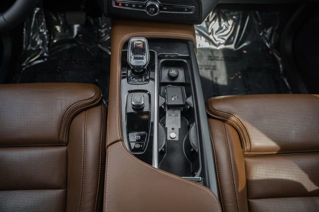 Used 2023 Volvo XC90 B6 Ultimate w/ Lounge Package image 27