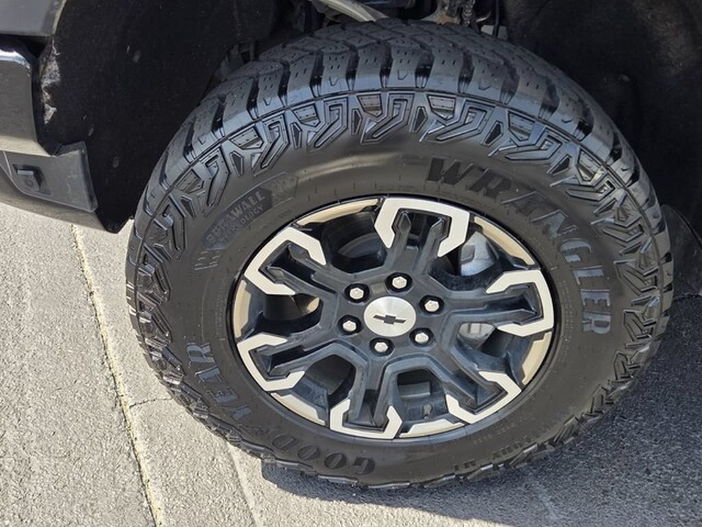 Used 2025 Chevrolet Silverado 1500 ZR2 AWD/4WD image 19