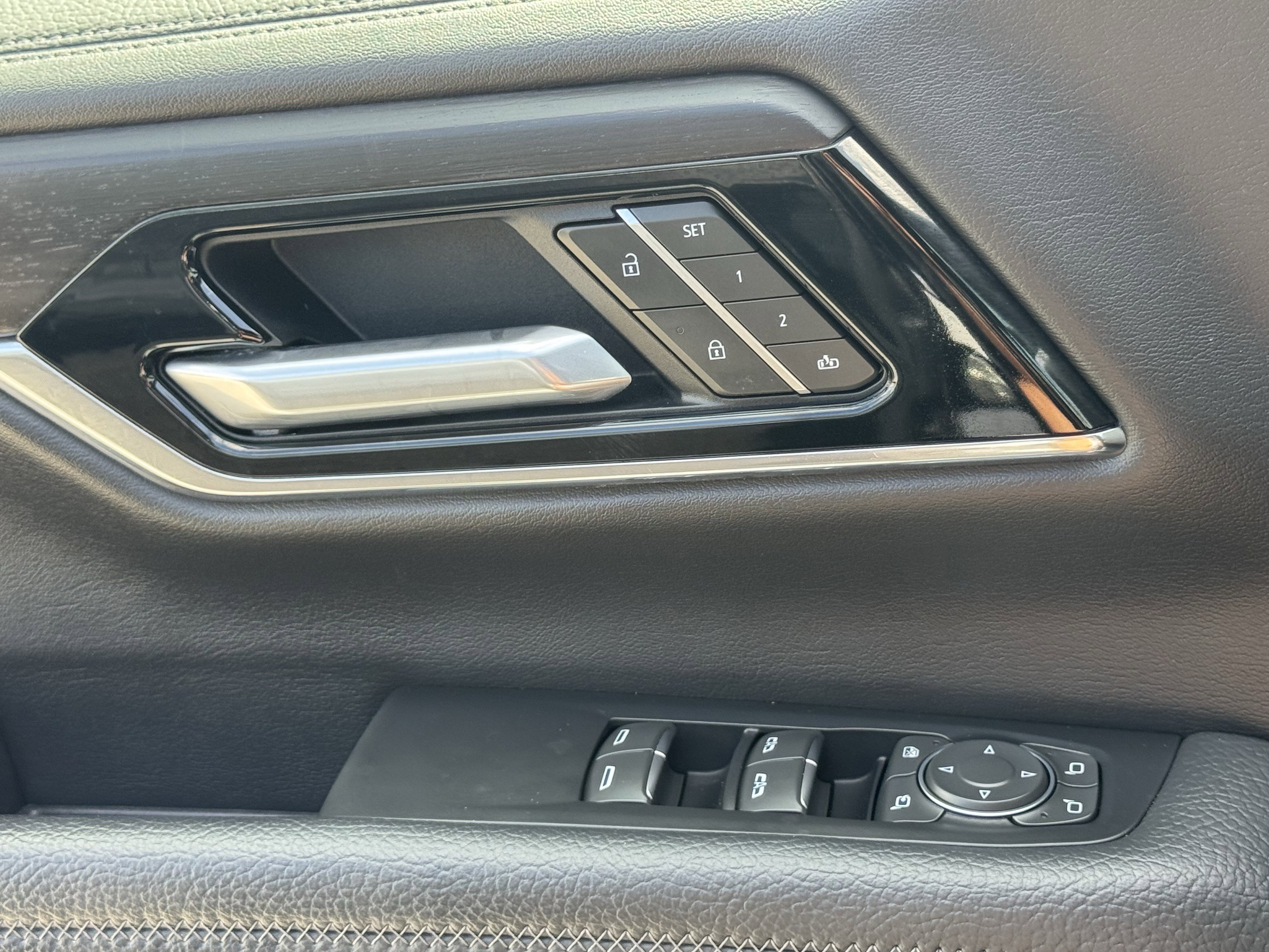 Used 2025 GMC Yukon Denali image 27