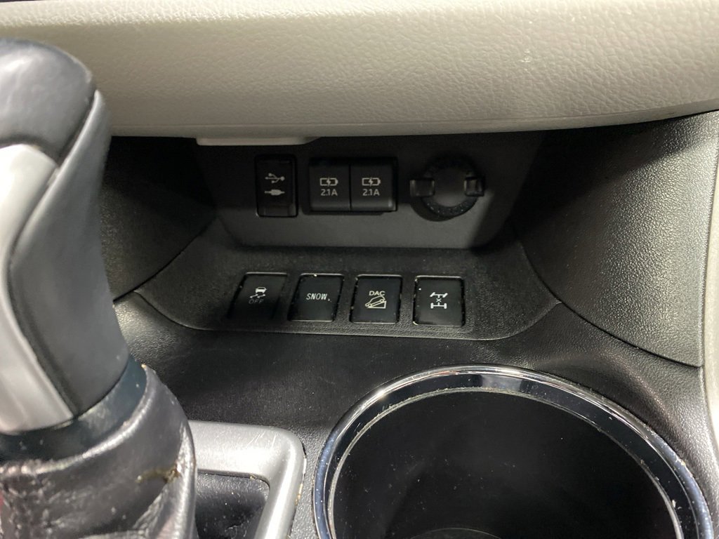 Used 2019 Toyota Highlander XLE image 32