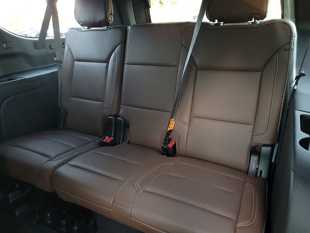 Used 2023 Chevrolet Suburban High Country image 14