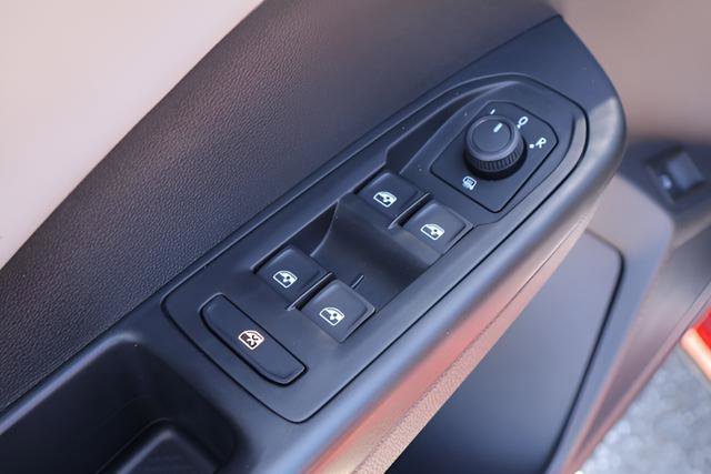 Certified 2022 Volkswagen Taos SE w/ Panoramic Sunroof Package FWD image 12