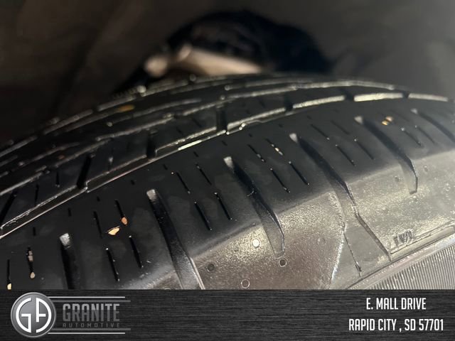 Used 2024 GMC Yukon XL SLT w/ SLT Luxury Package image 18