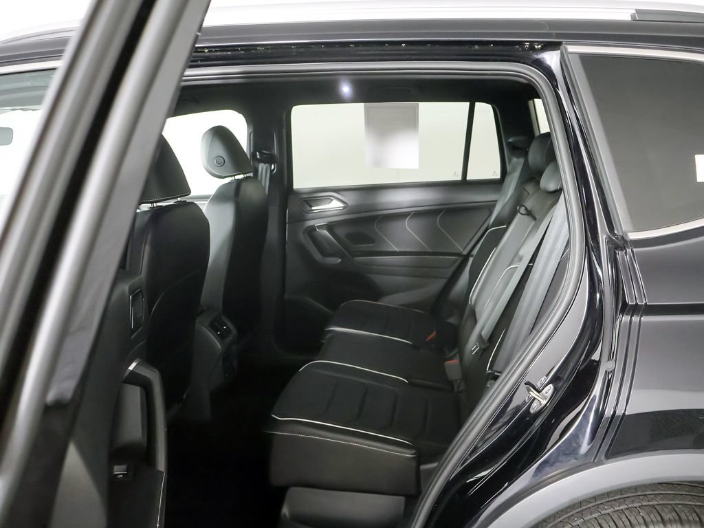 Used 2023 Volkswagen Tiguan SEL R-Line AWD/4WD image 33