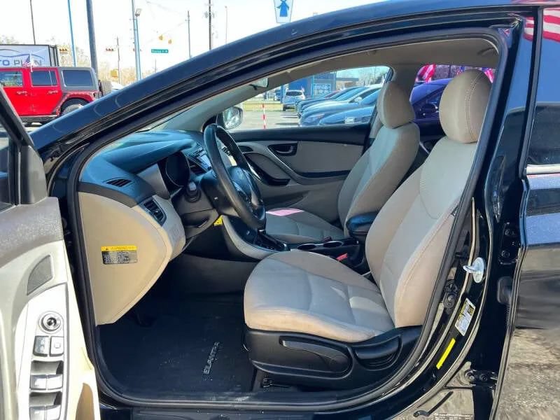 Used 2014 Hyundai Elantra SE w/ Option Group 02 FWD image 9