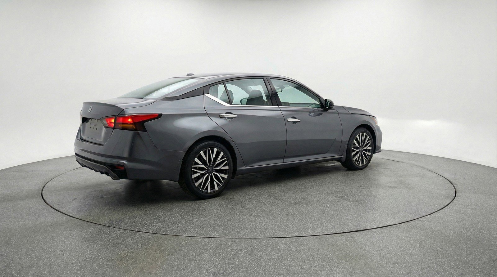 Used 2025 Nissan Altima 2.5 SV image 9