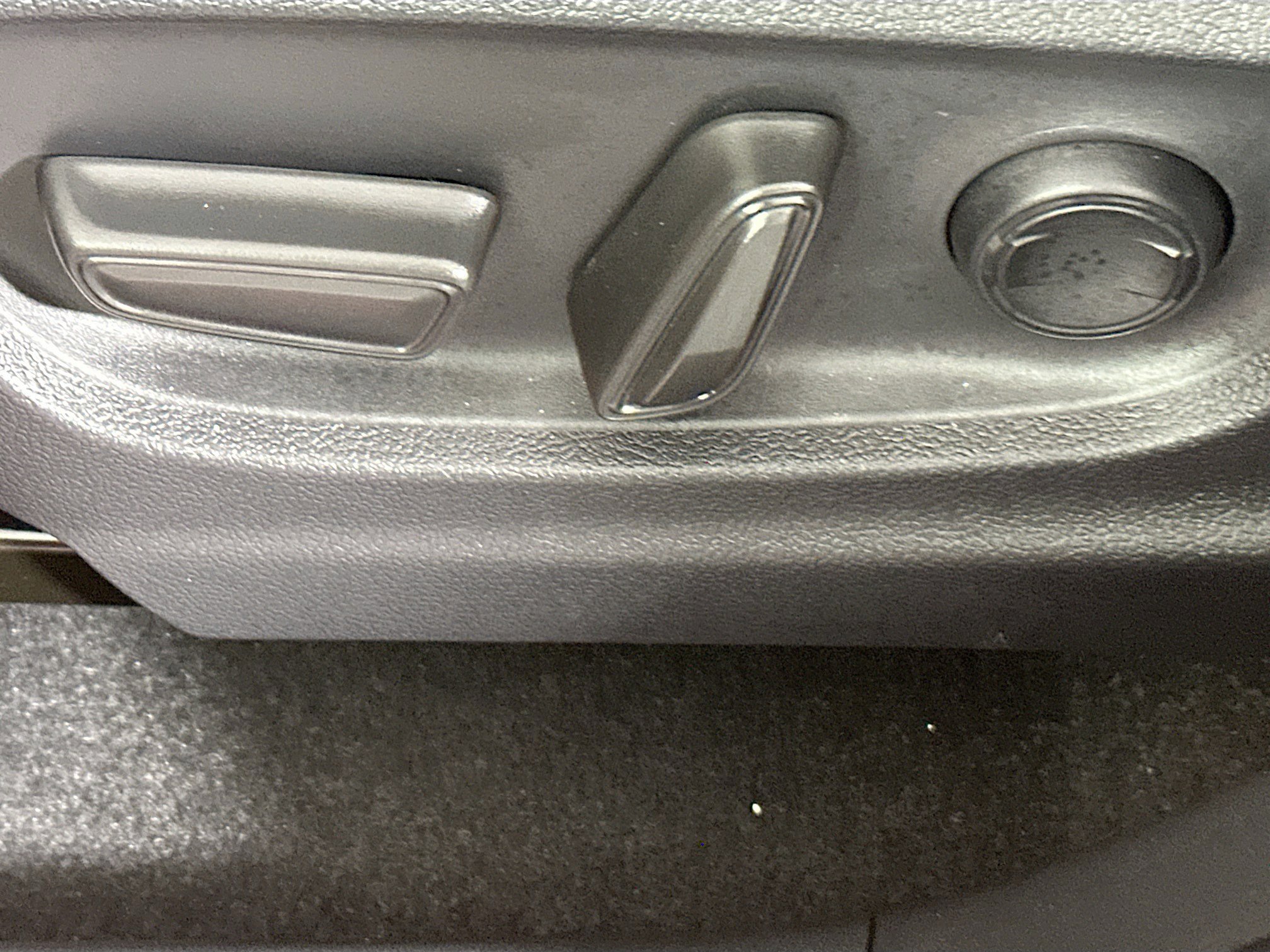 Used 2025 Toyota bZ4X Limited image 13