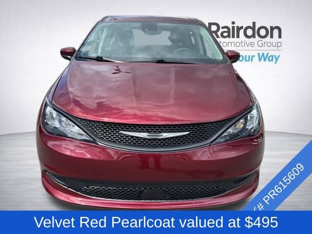 Used 2023 Chrysler Voyager LX FWD image 2