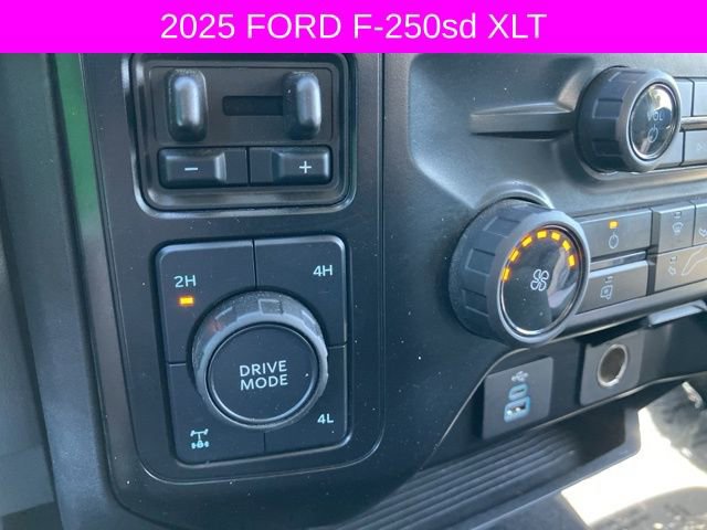 Used 2025 Ford F250 XLT w/ FX4 Off-Road Package image 37
