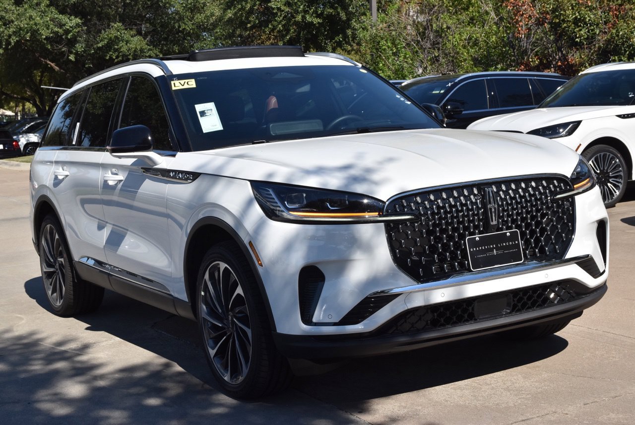 New 2027 Lincoln Aviator Reserve AWD/4WD image 3