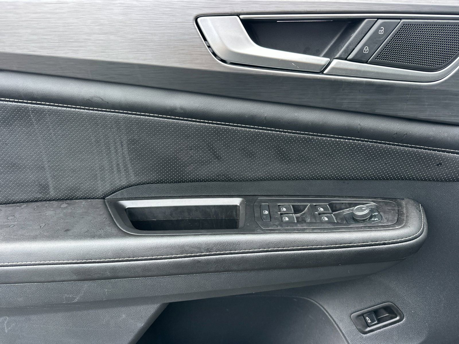 Used 2024 Volkswagen Atlas Cross Sport SE image 10