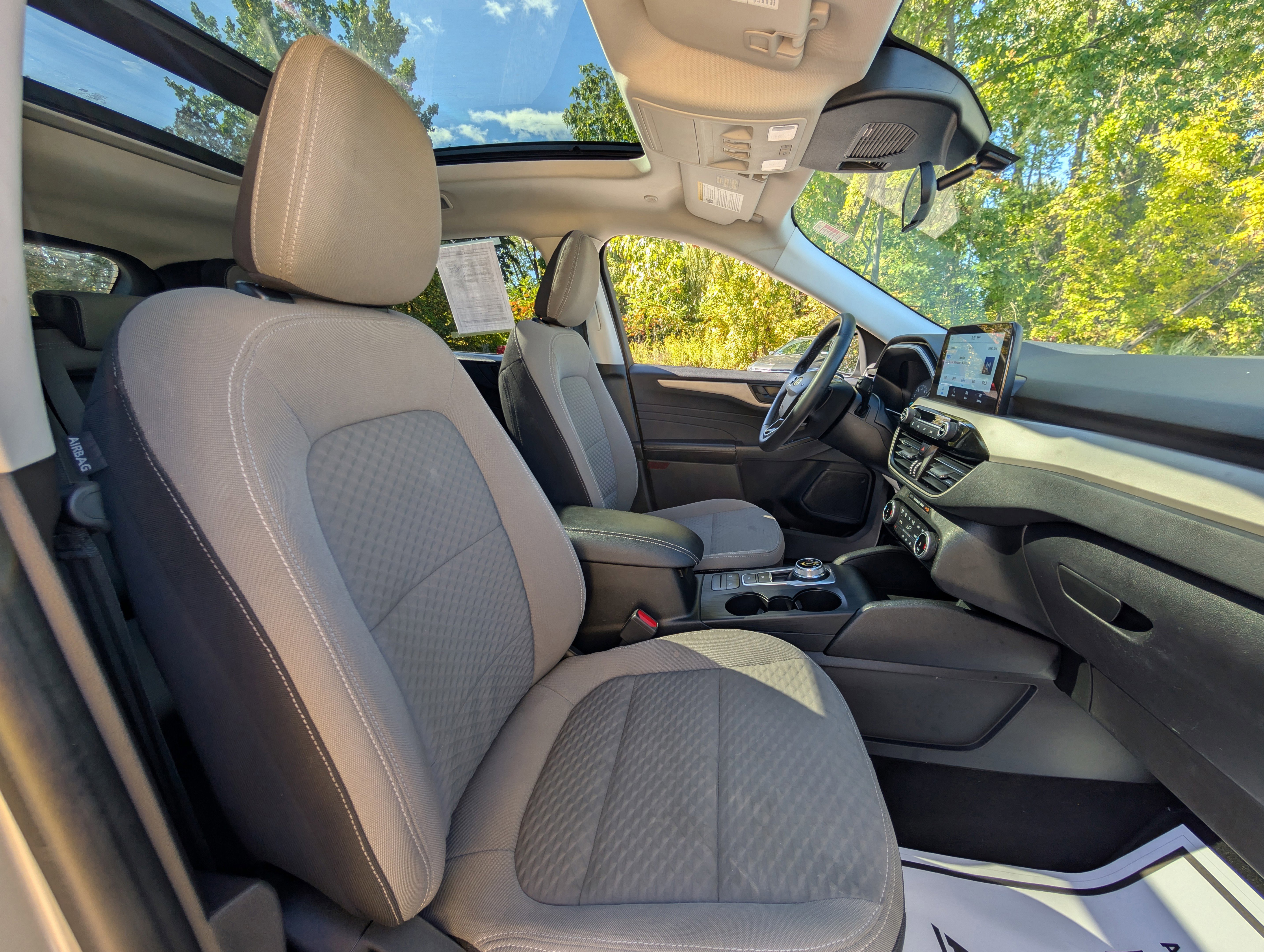 Used 2022 Ford Escape SE w/ SE Sport Appearance Package image 42