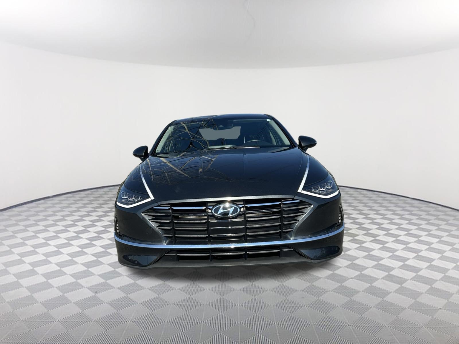 Used 2023 Hyundai Sonata SE FWD image 2