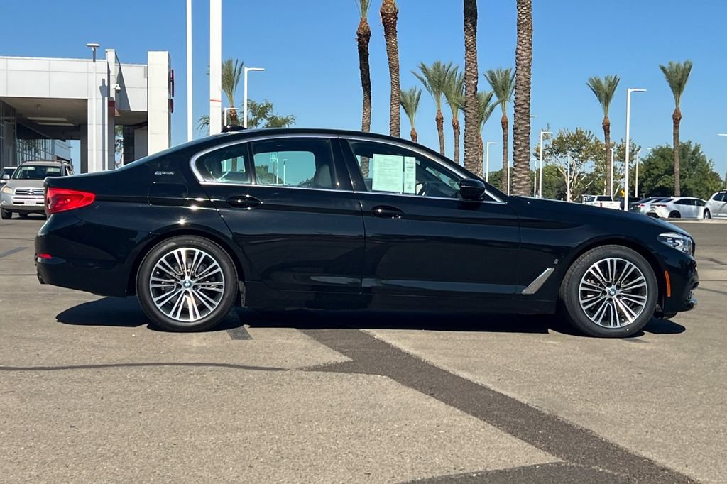 Used 2019 BMW 530e w/ Convenience Package RWD image 3