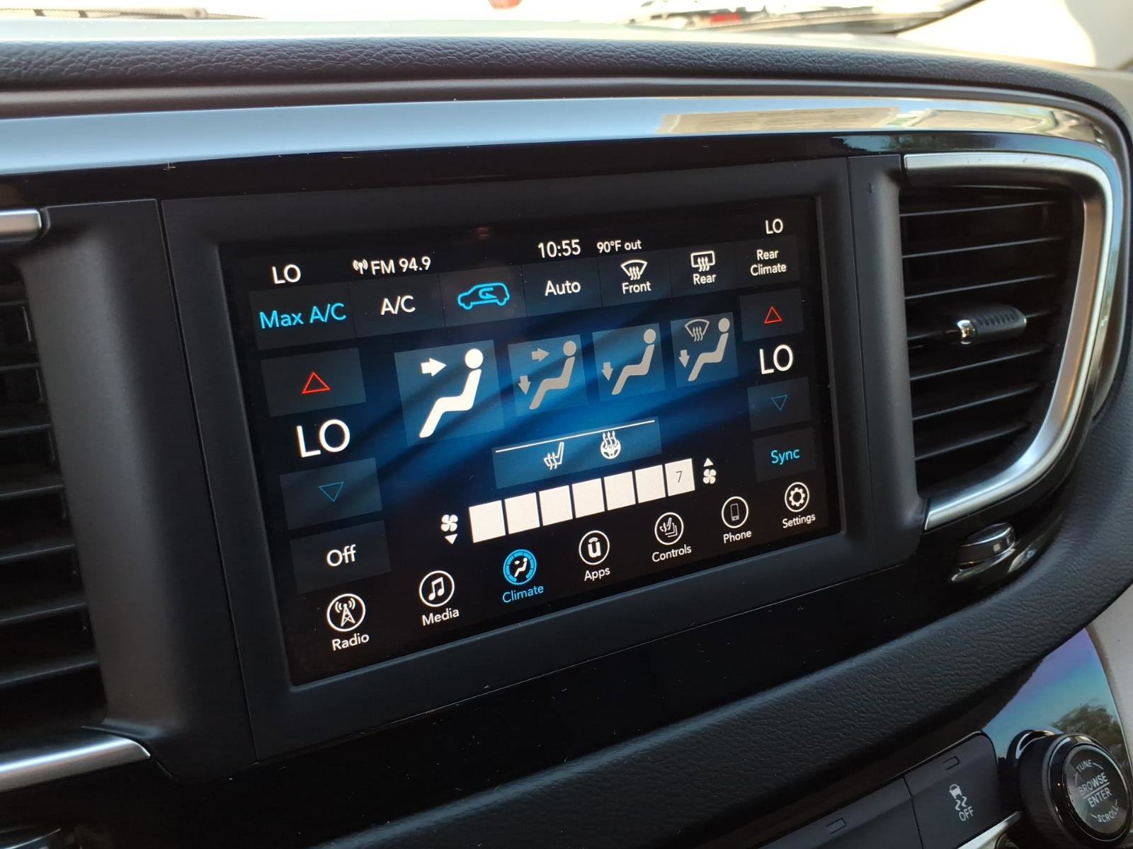 Used 2019 Chrysler Pacifica Touring-L image 19