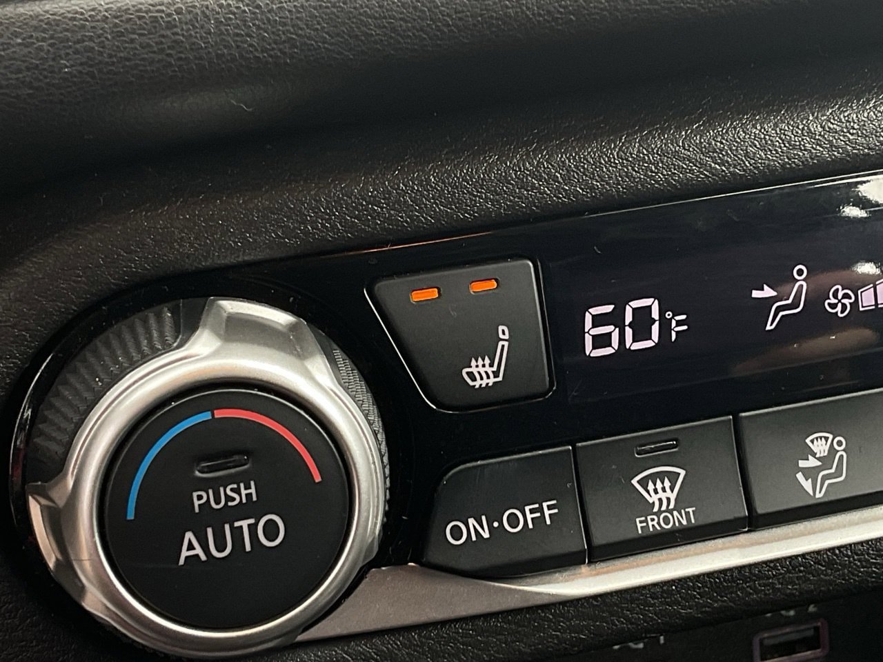 Used 2025 Nissan Versa SR FWD image 24