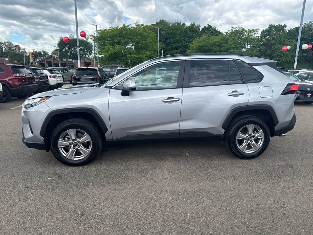 Used 2025 Toyota RAV4 XLE AWD/4WD image 4