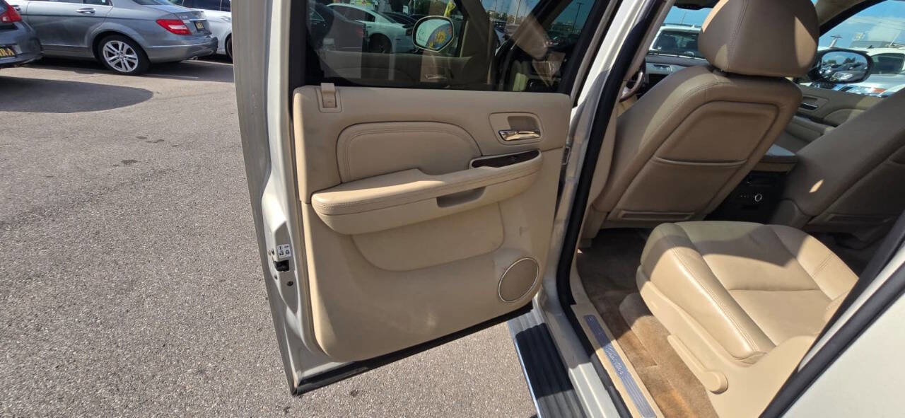 Used 2009 Cadillac Escalade ESV AWD image 19