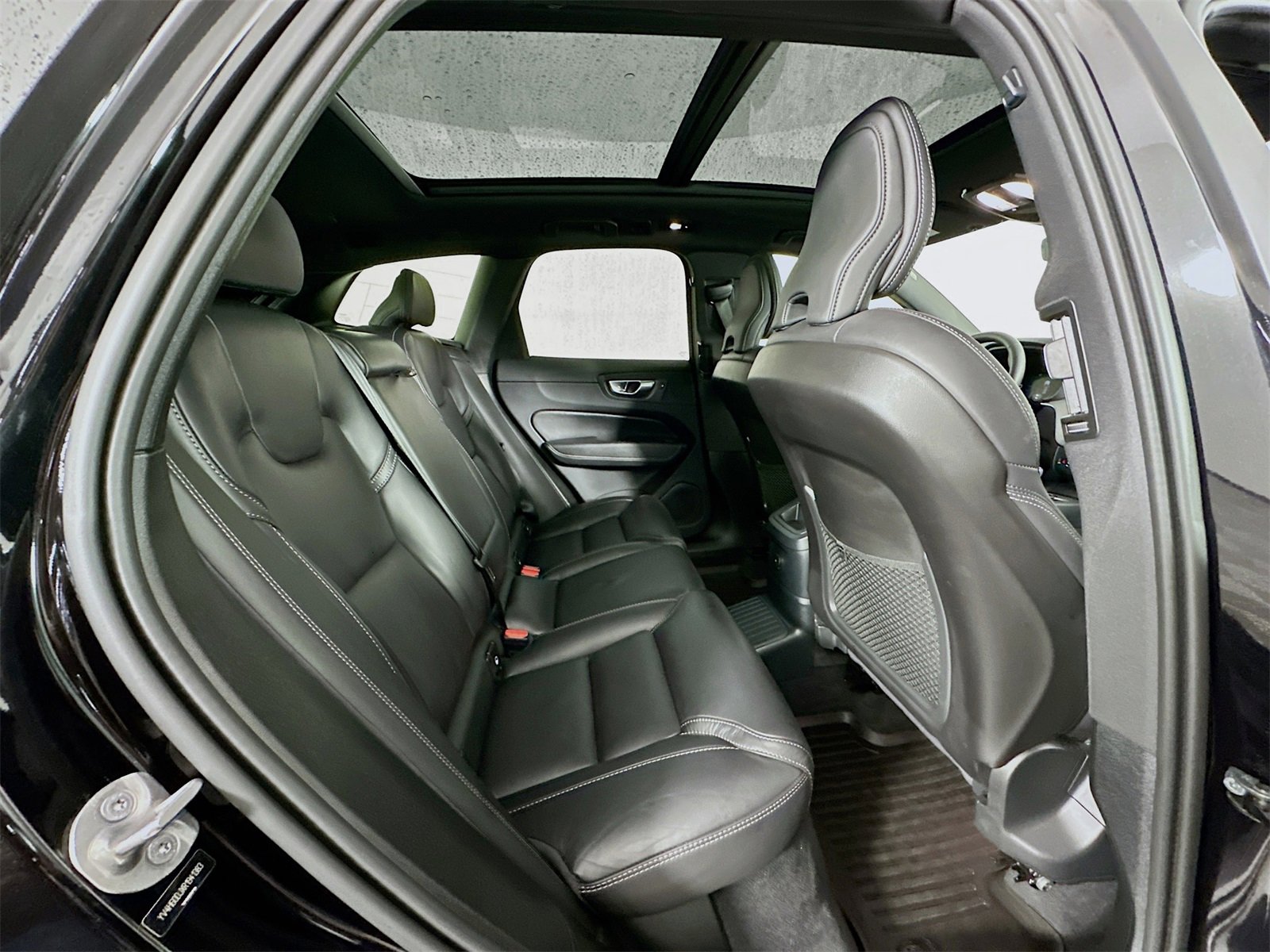 Used 2024 Volvo XC60 T8 Ultimate w/ Protection Package Premier image 29