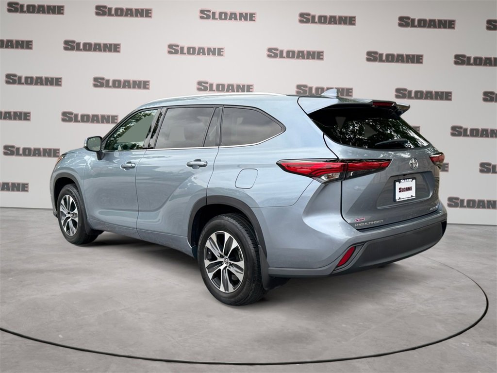 Used 2021 Toyota Highlander XLE image 3