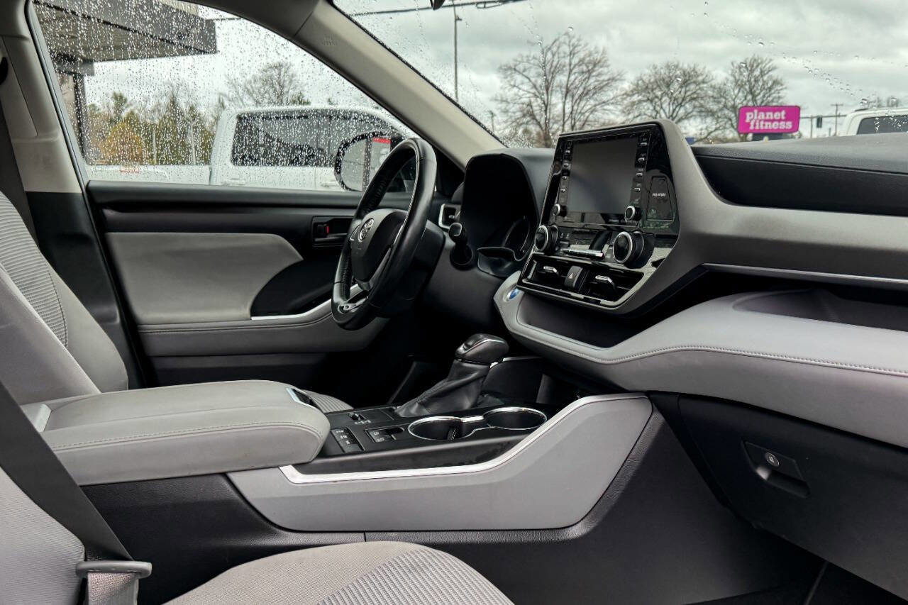 Used 2020 Toyota Highlander LE image 15