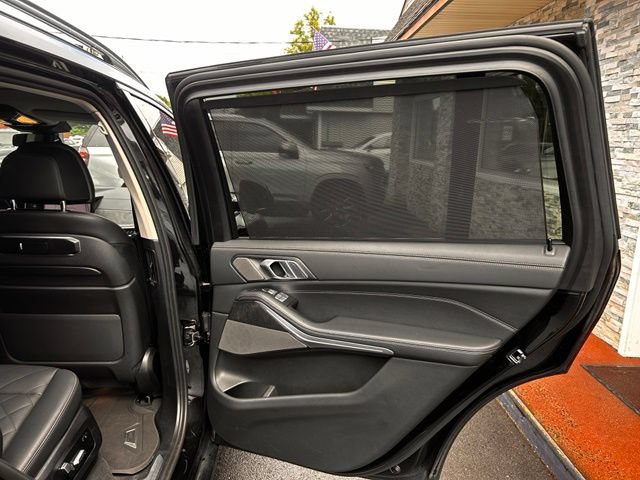 Used 2024 BMW X7 xDrive40i w/ Premium Package AWD/4WD image 17