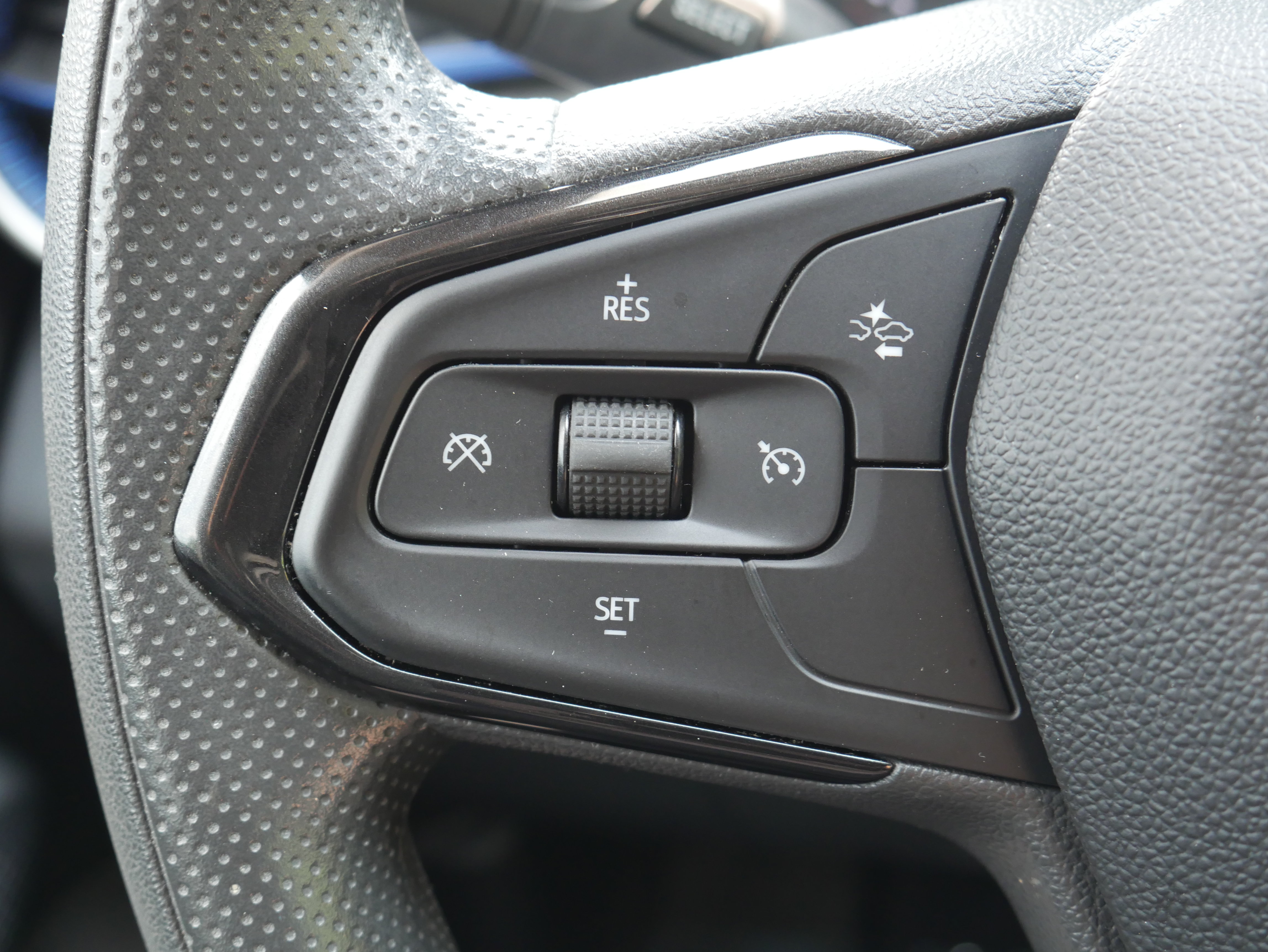 Certified 2024 Chevrolet Trax LS FWD image 22