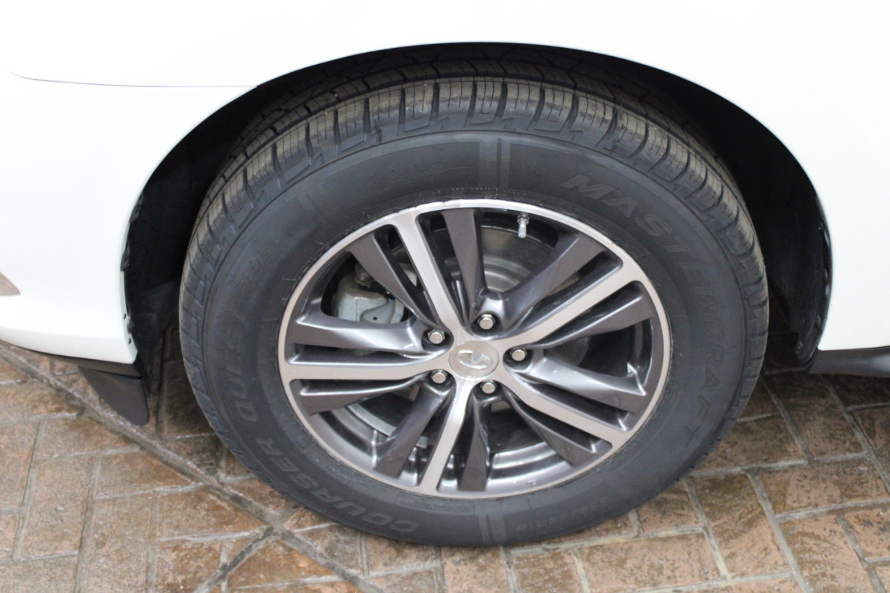 Used 2019 INFINITI QX60 Luxe w/ Essential Package image 8